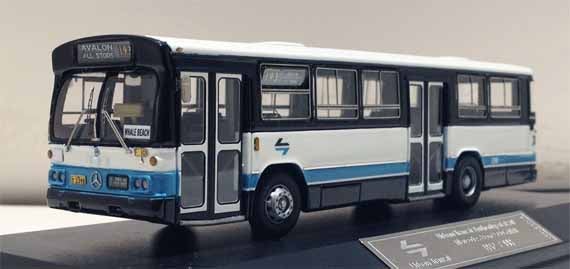 Avtobusda otirgan tik